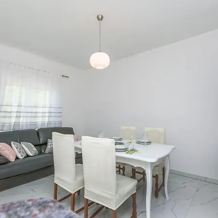 Apartments Jasna Omis