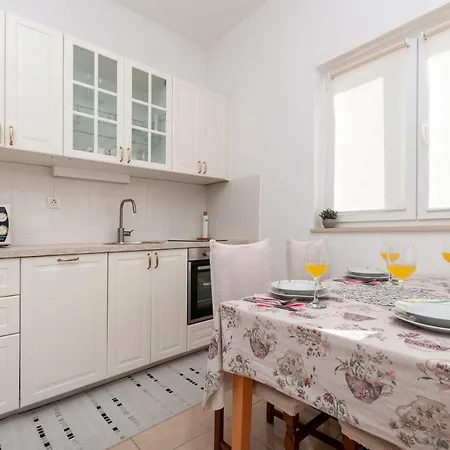 Apartments Jasna * Omis